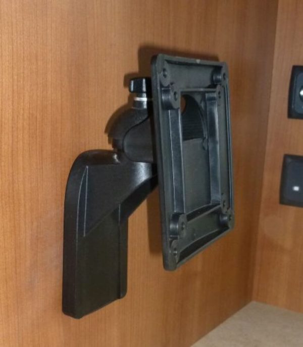 Flat Screen Pivoted TV Bracket